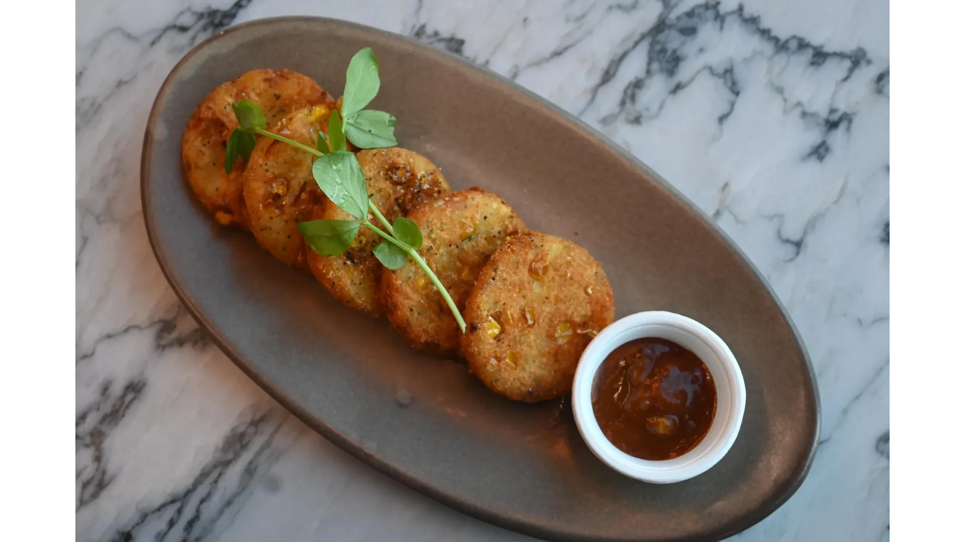 Golden, crispy bites at Thirteen 50 Kitchen & Bar Auckland, served with a tangy dipping sauce—perfectly crunchy on the outside and soft, flavourful on the inside.